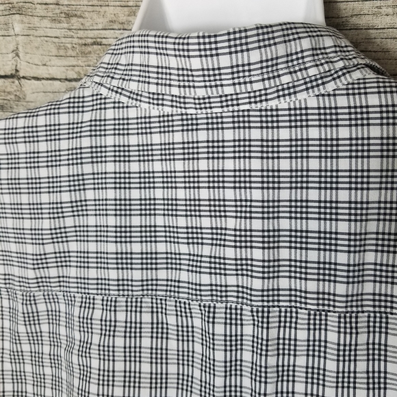 Quiksilver Short Sleeve Shirt Size XL.Pit to pit approx: 24 inches Right sho - Picture 5 of 6